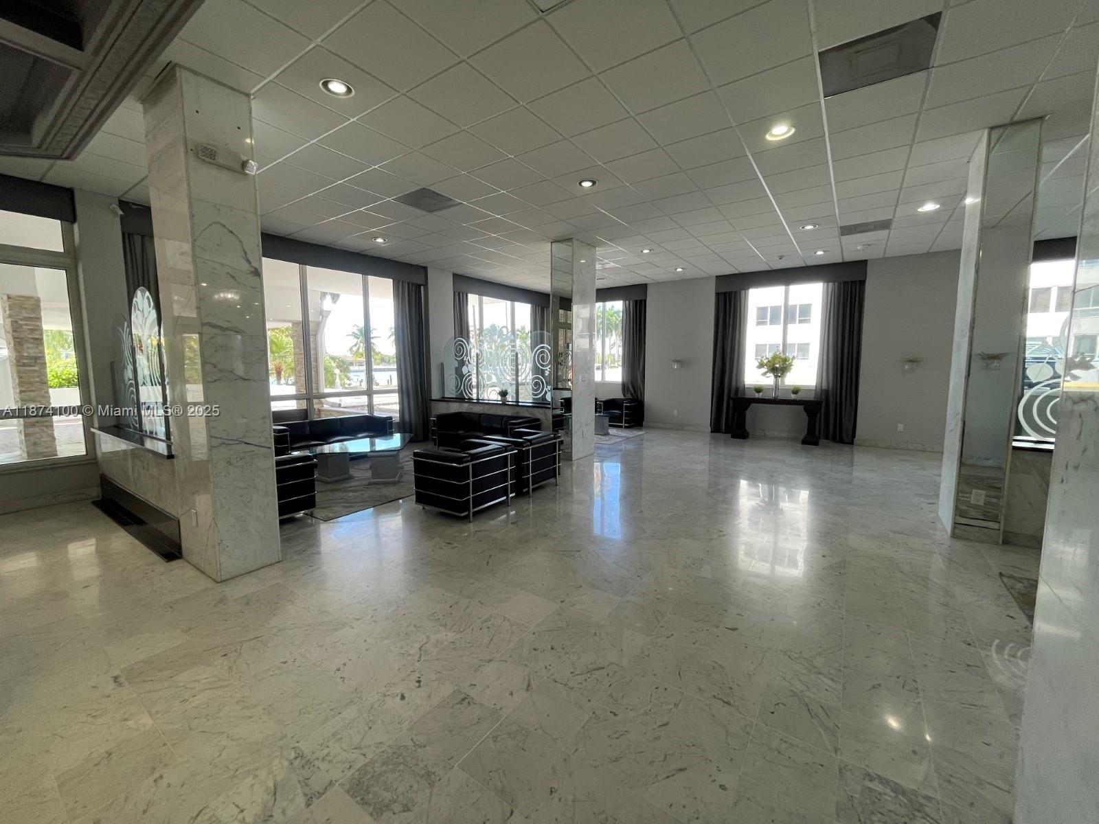 THE CARRIAGE CLUB SOUTH C - Residential Lease