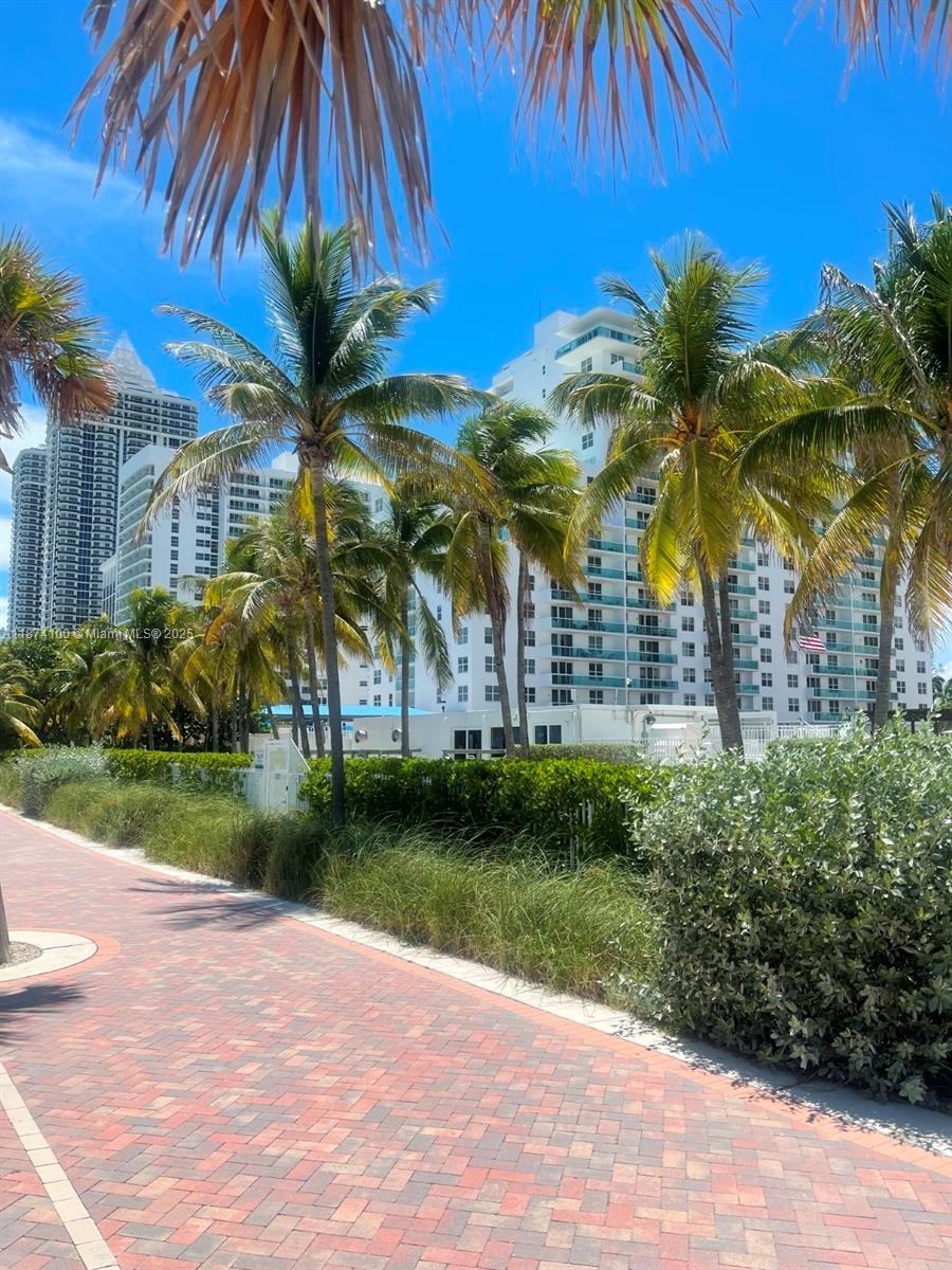 THE CARRIAGE CLUB SOUTH C - Residential Lease