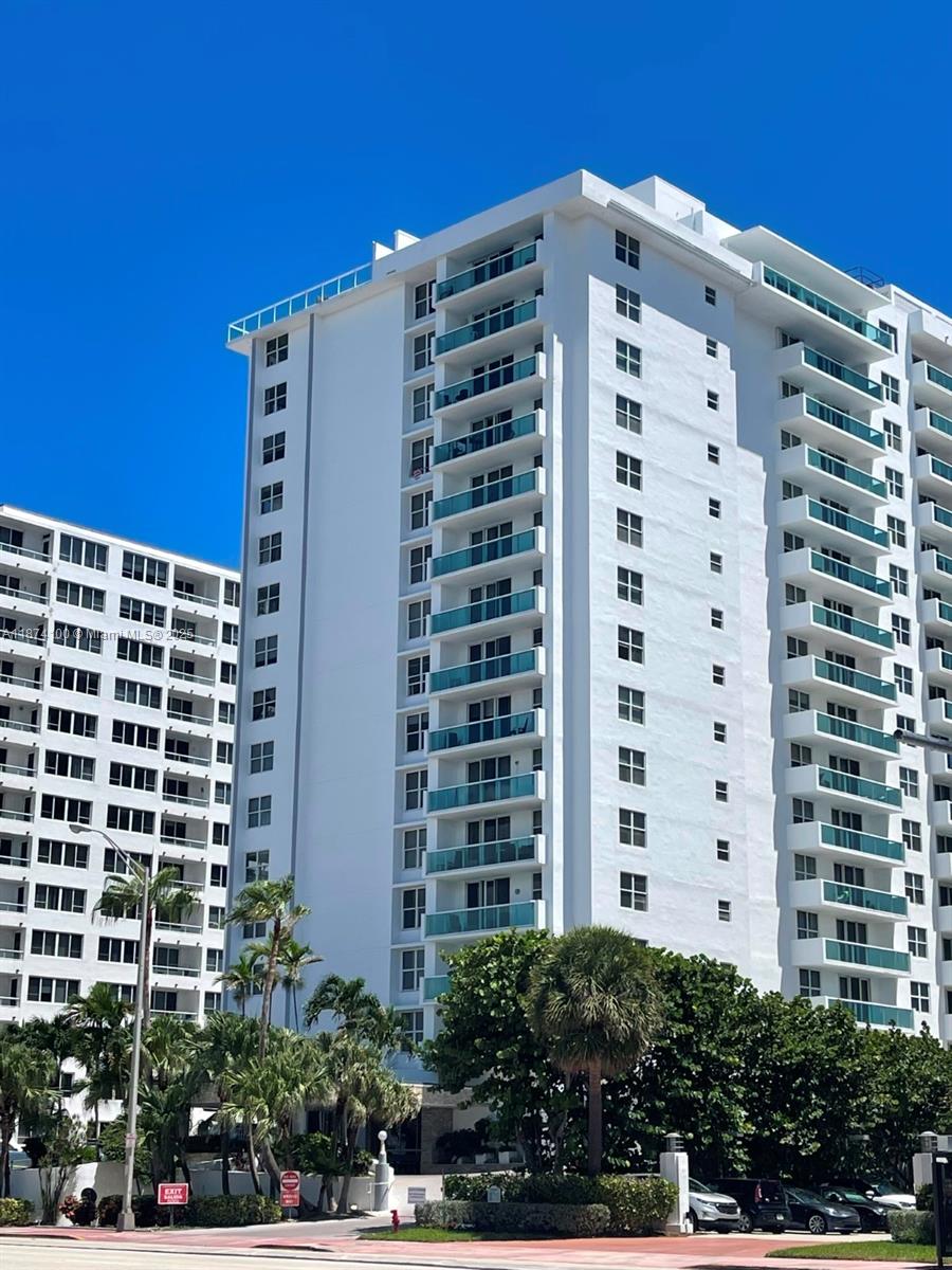 THE CARRIAGE CLUB SOUTH C - Residential Lease