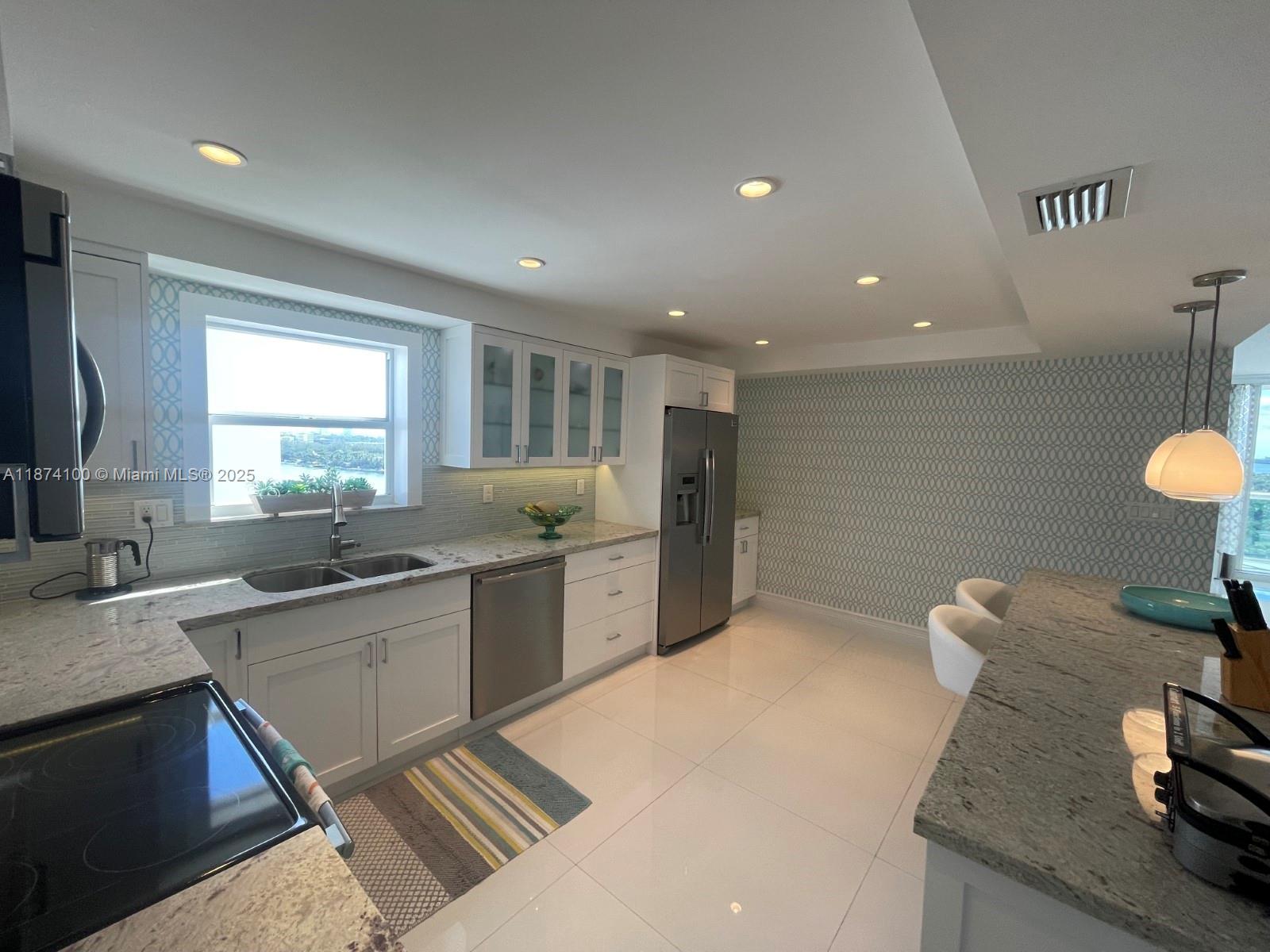 THE CARRIAGE CLUB SOUTH C - Residential Lease