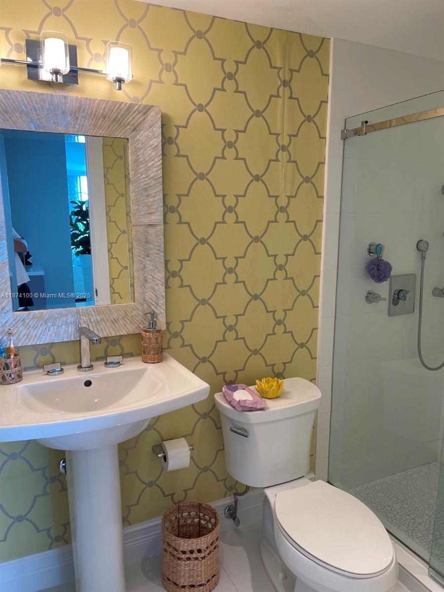 THE CARRIAGE CLUB SOUTH C - Residential Lease