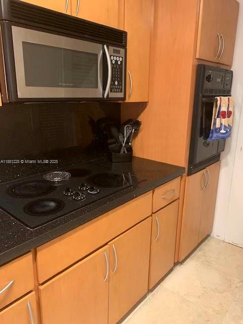 THE DECOPLAGE CONDO - Residential Lease