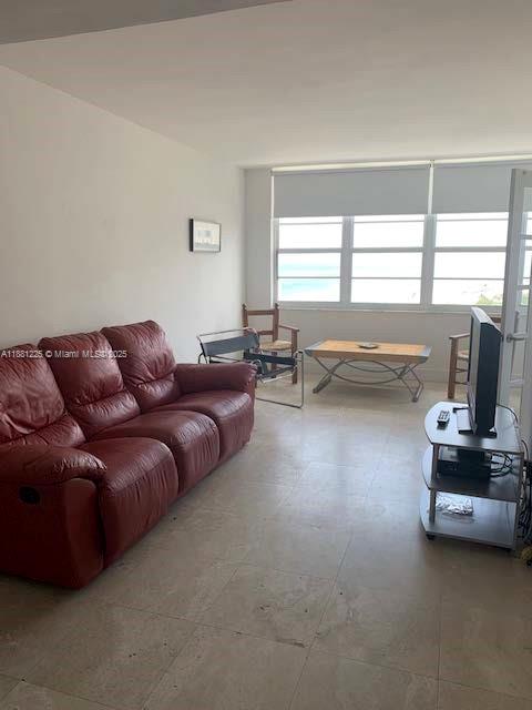 THE DECOPLAGE CONDO - Residential Lease