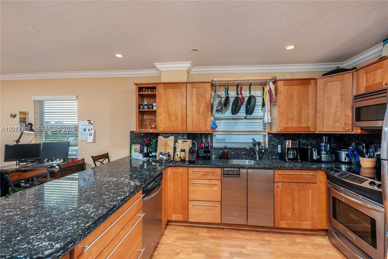 PARKVIEW HOUSE CONDO - Residential
