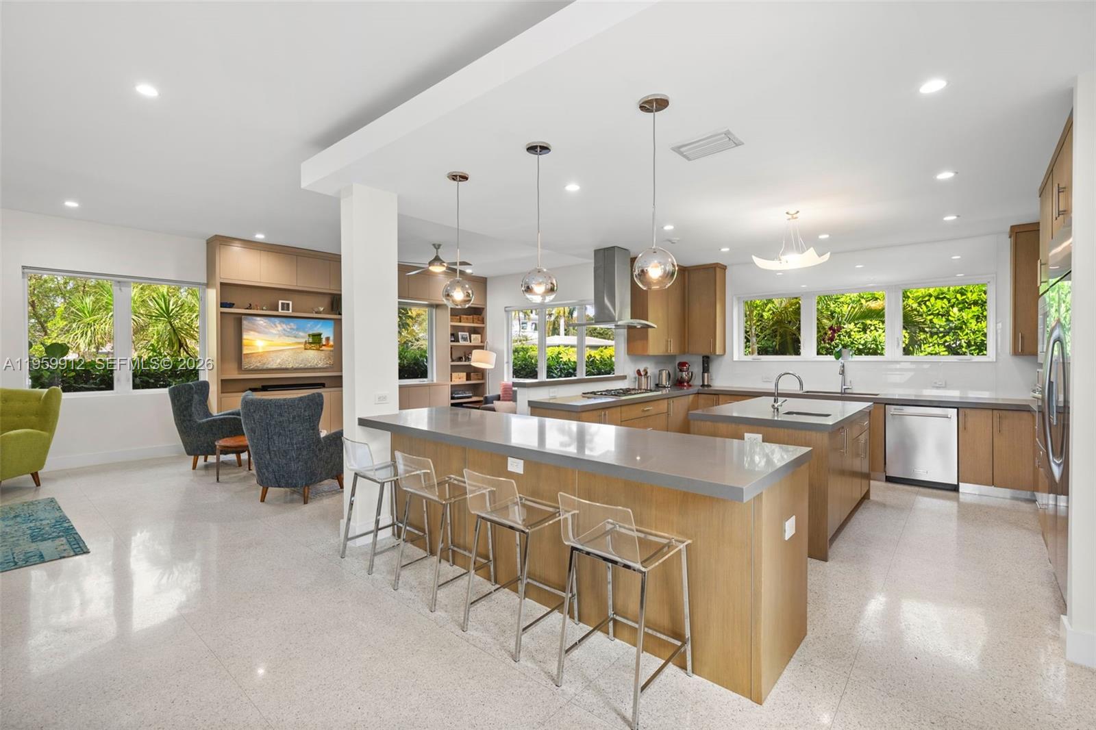 4595 N Jefferson Ave