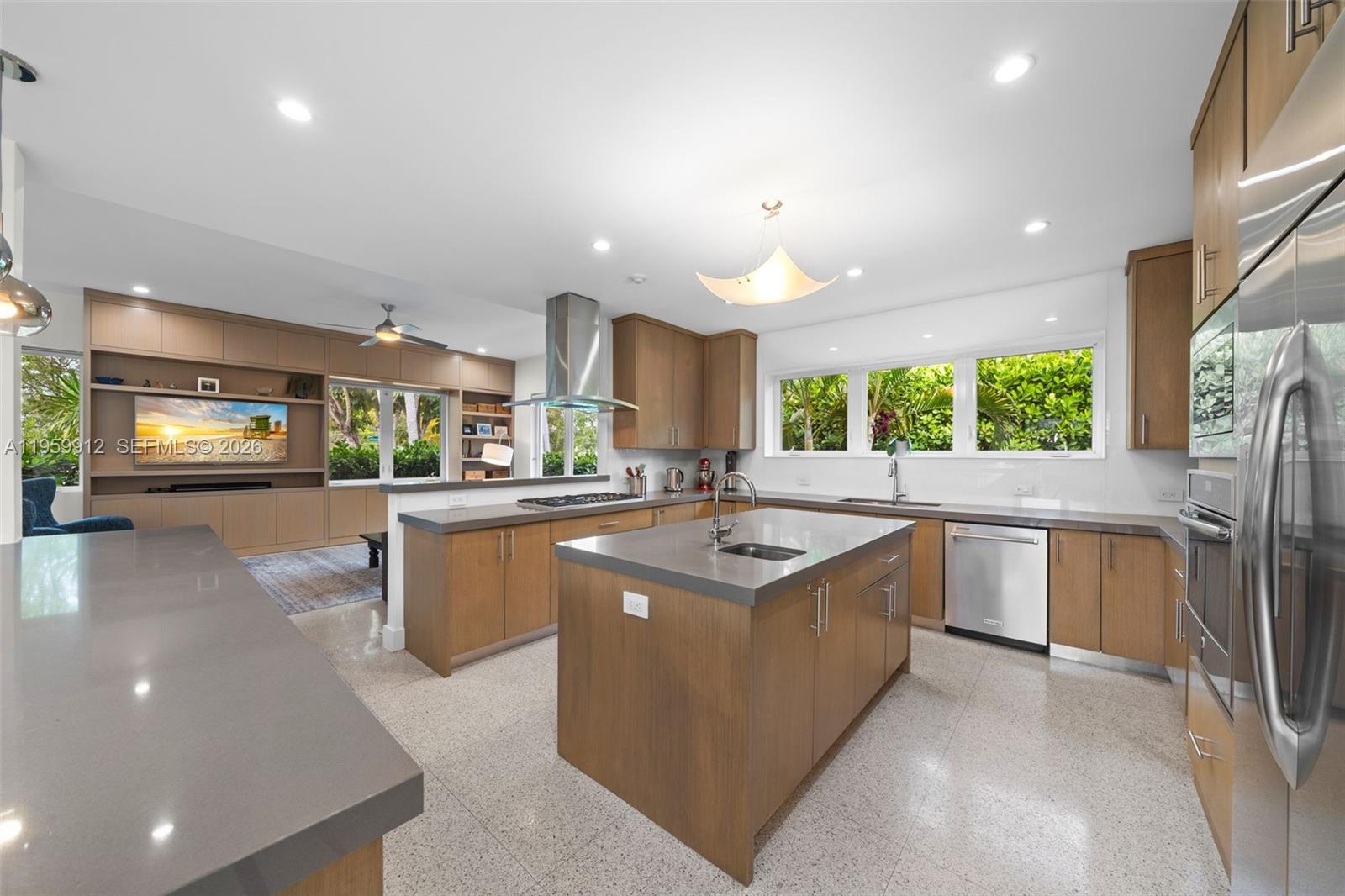 4595 N Jefferson Ave