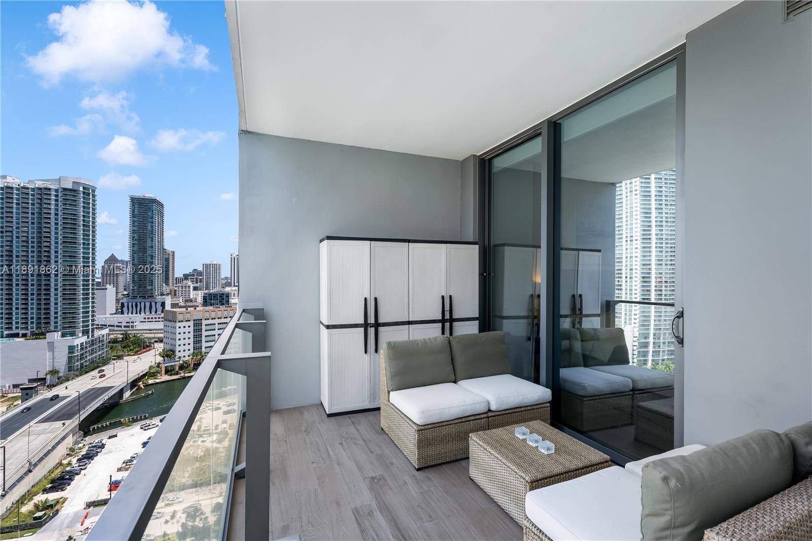 REACH CONDO - Residential Lease