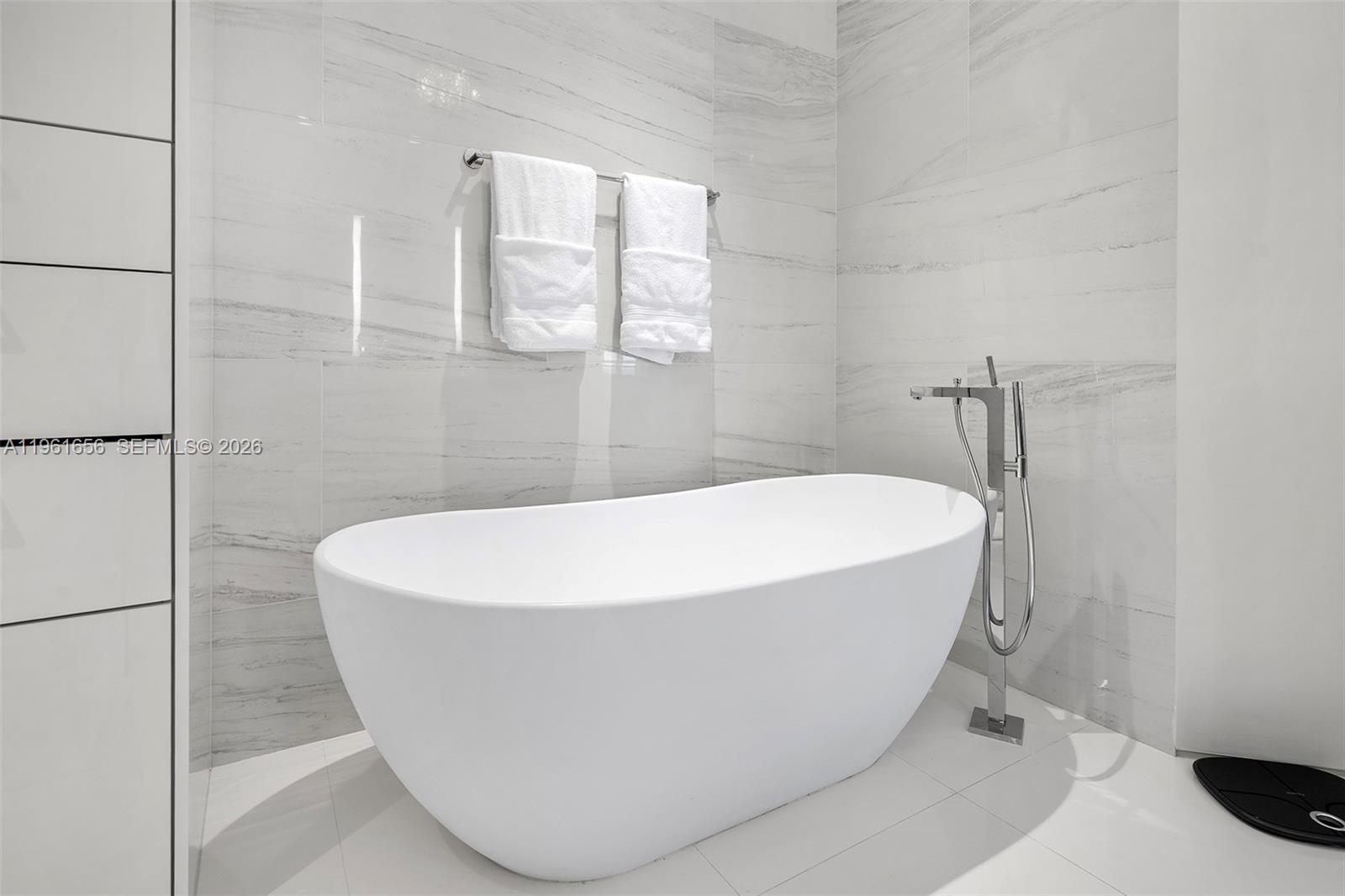 CONTINUUM ON SOUTH BEACH C - Residential