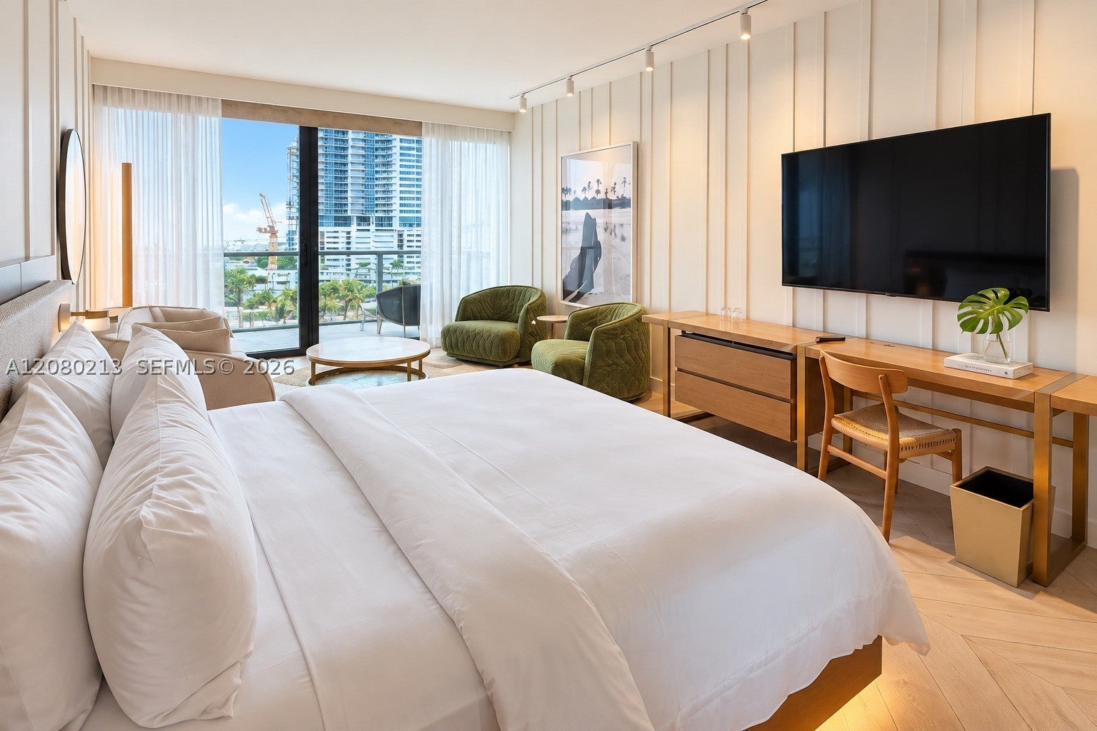 2201 Collins Ave 807