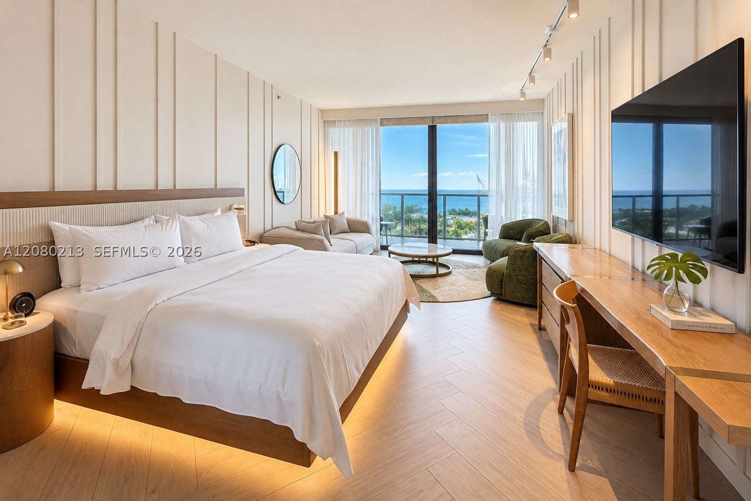 2201 Collins Ave 807
