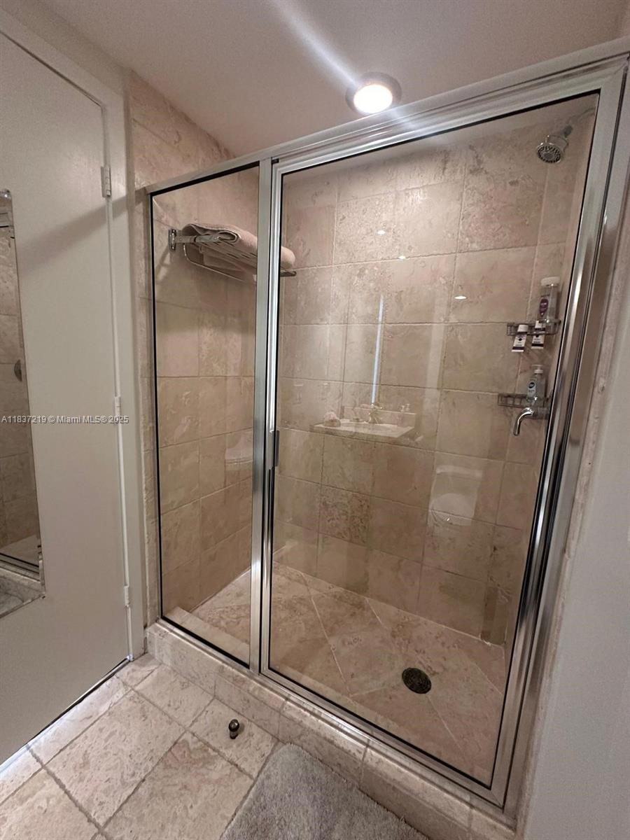 18201 Collins Ave 1006