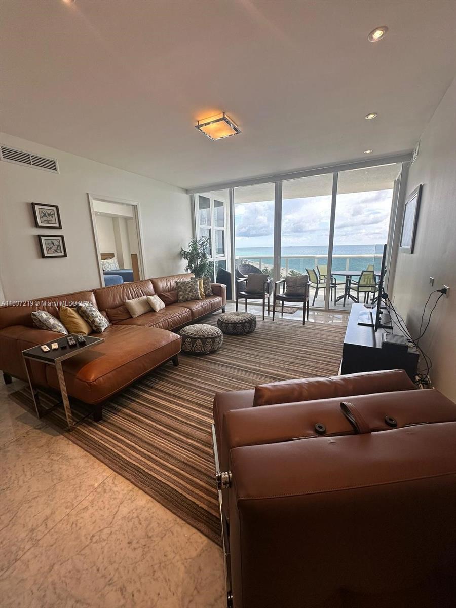 18201 Collins Ave 1006