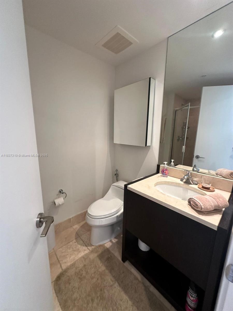 18201 Collins Ave 1006
