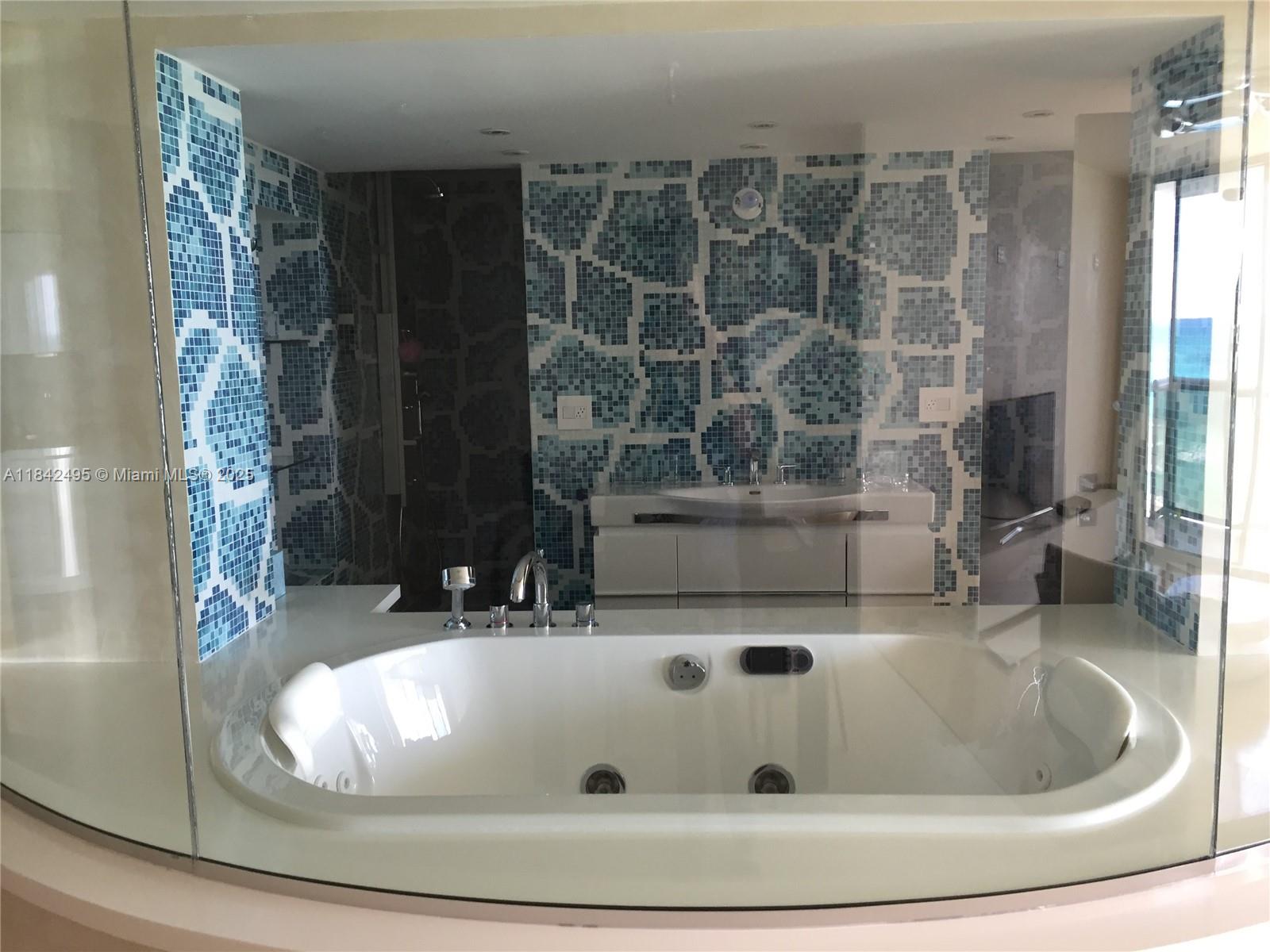 , Miami Beach, FL, 33140/$875 3 1887462225