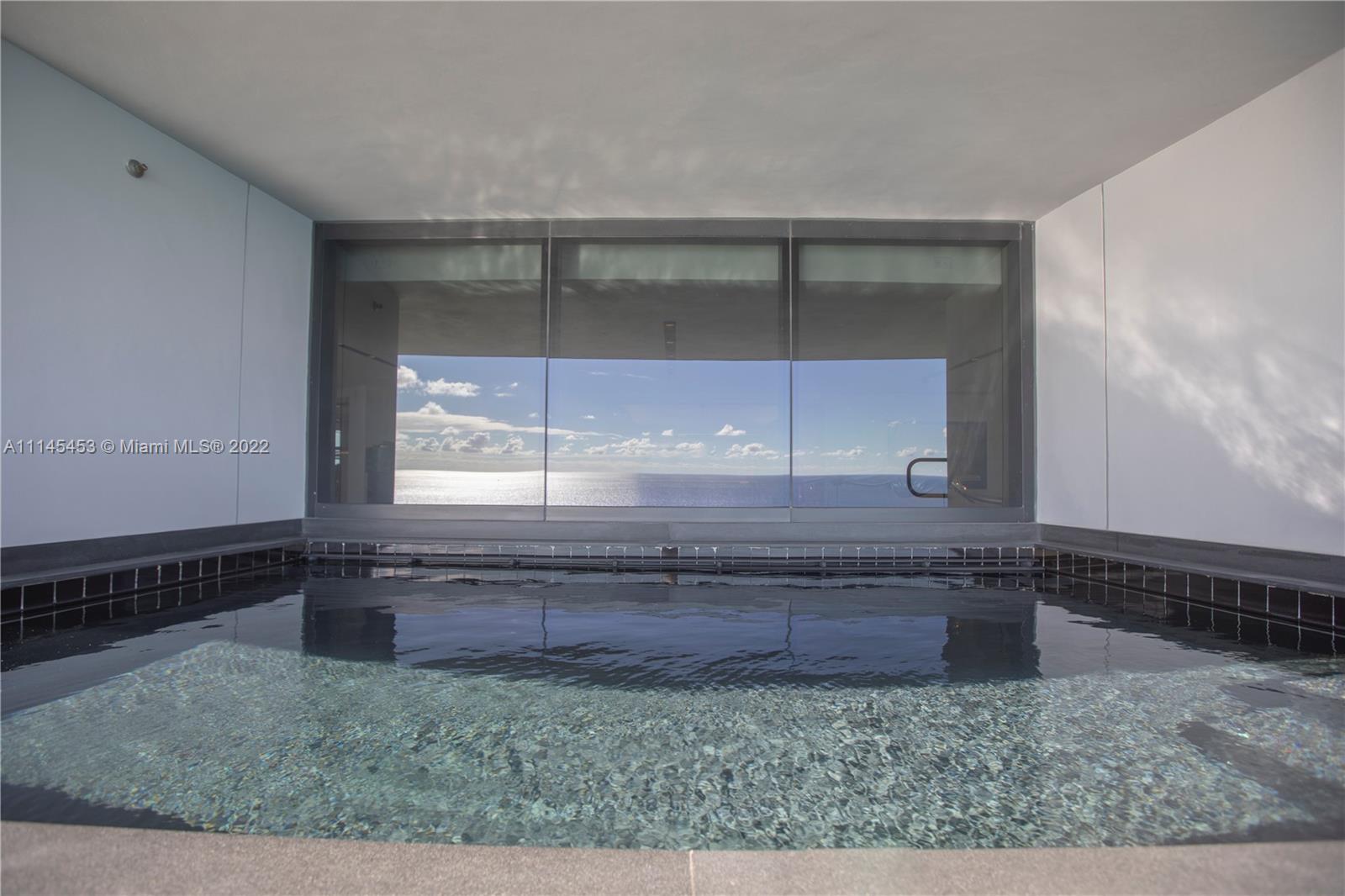 18555 COLLINS AVENUE COND - Residential