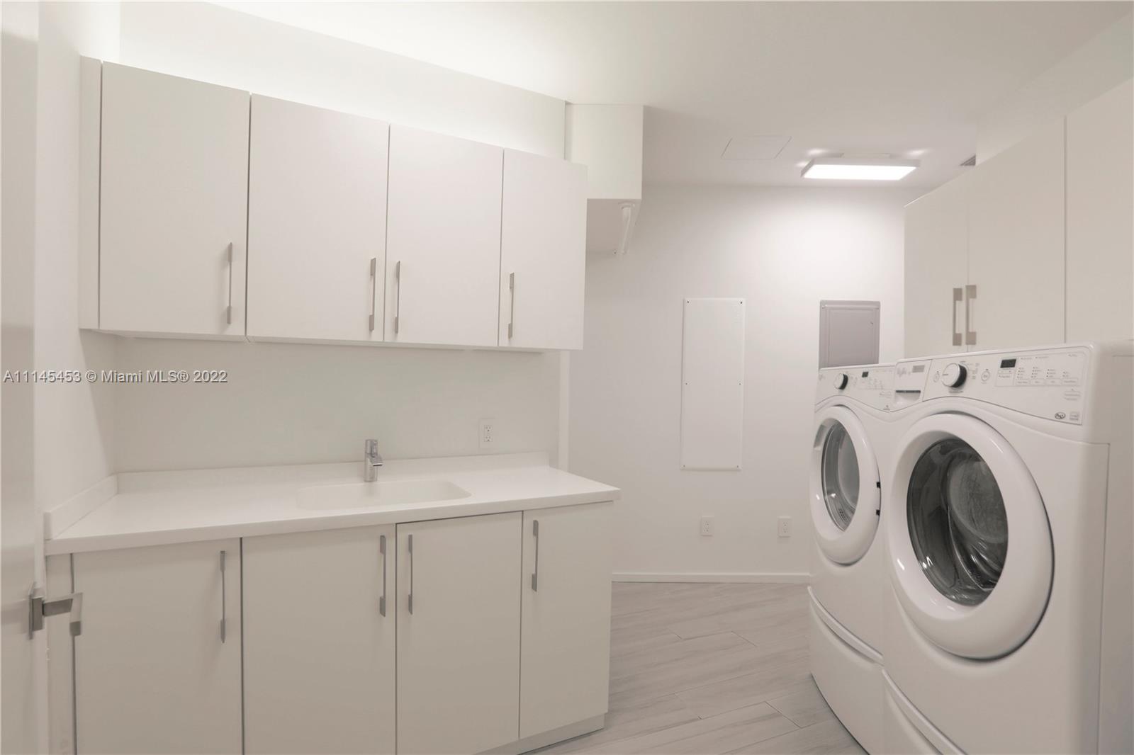 18555 COLLINS AVENUE COND - Residential