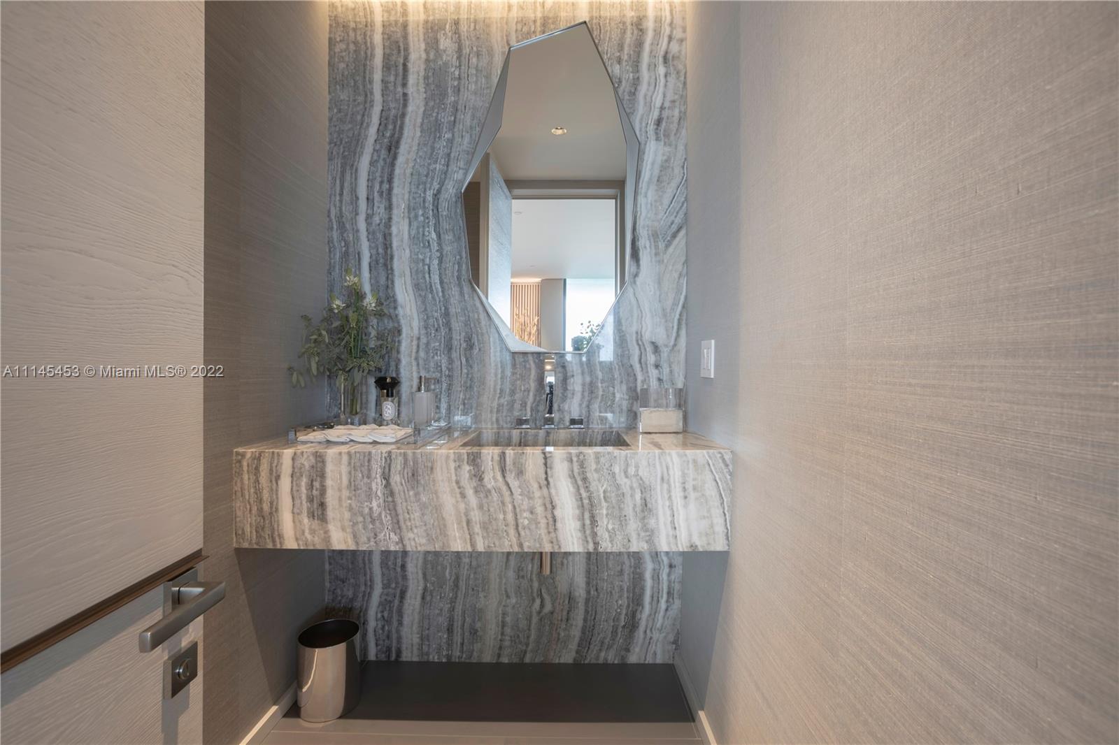 18555 COLLINS AVENUE COND - Residential