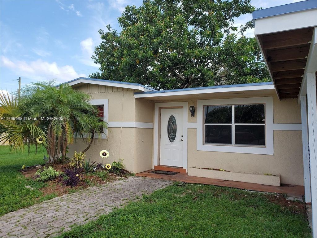 Photo of 2540 NW 15th St, Fort Lauderdale, FL 33311 (MLS # A11790143)