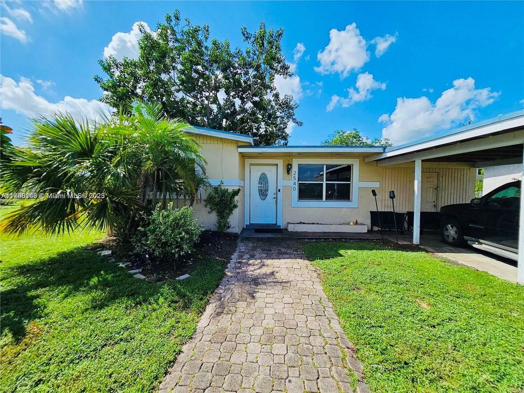 Photo of 2540 NW 15th St, Fort Lauderdale, FL 33311 (MLS # A11790143)