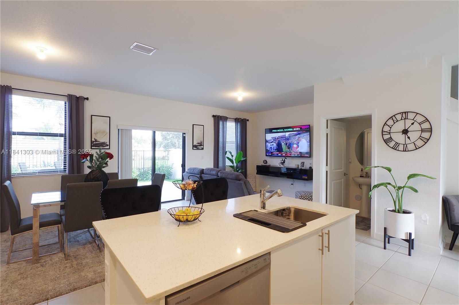 VISTA LAGO - Residential