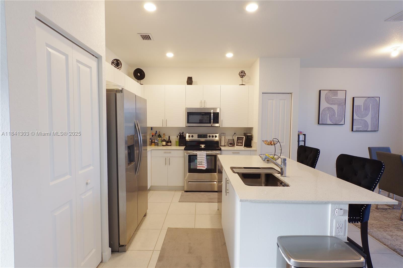 VISTA LAGO - Residential