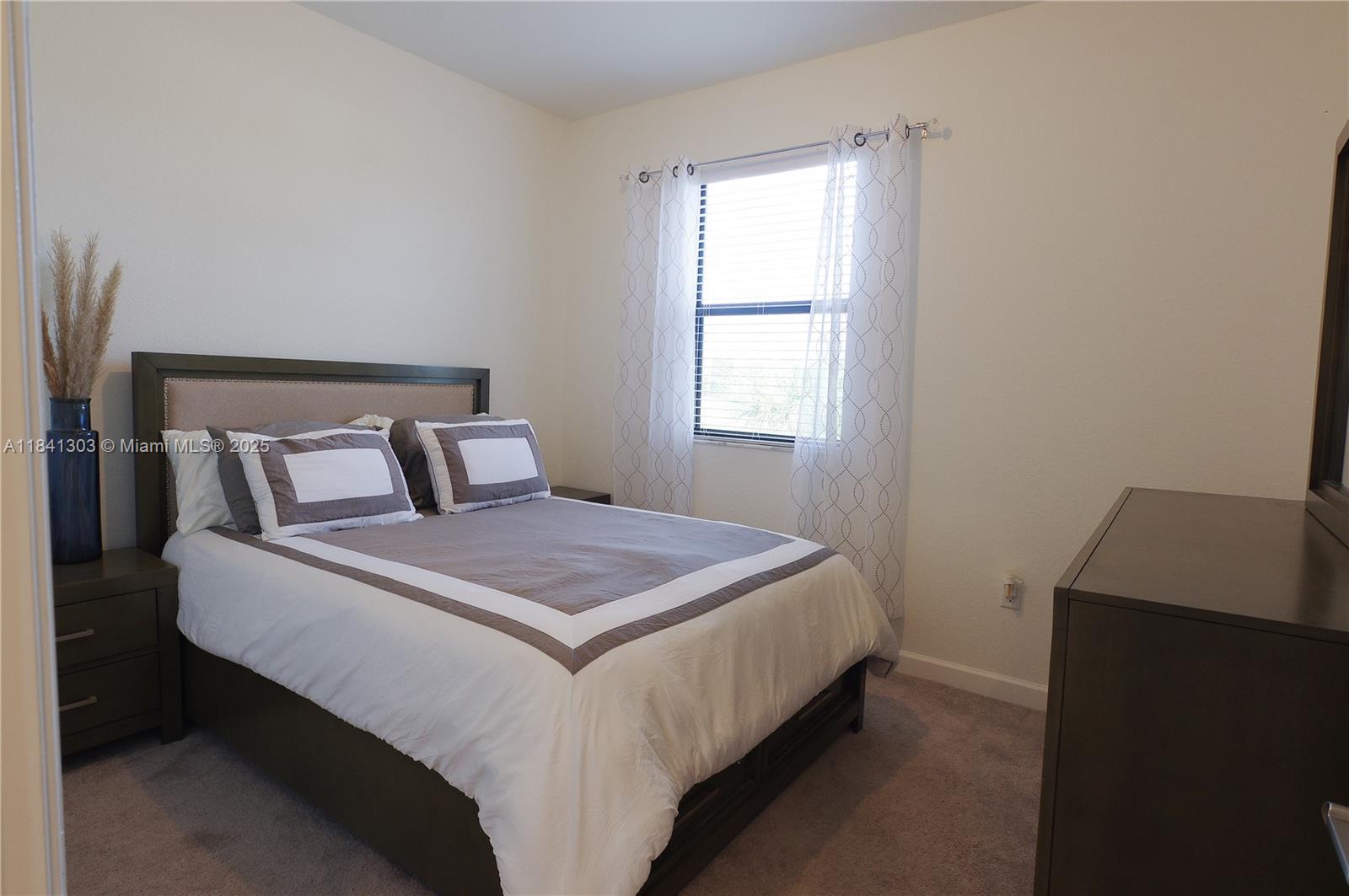 VISTA LAGO - Residential