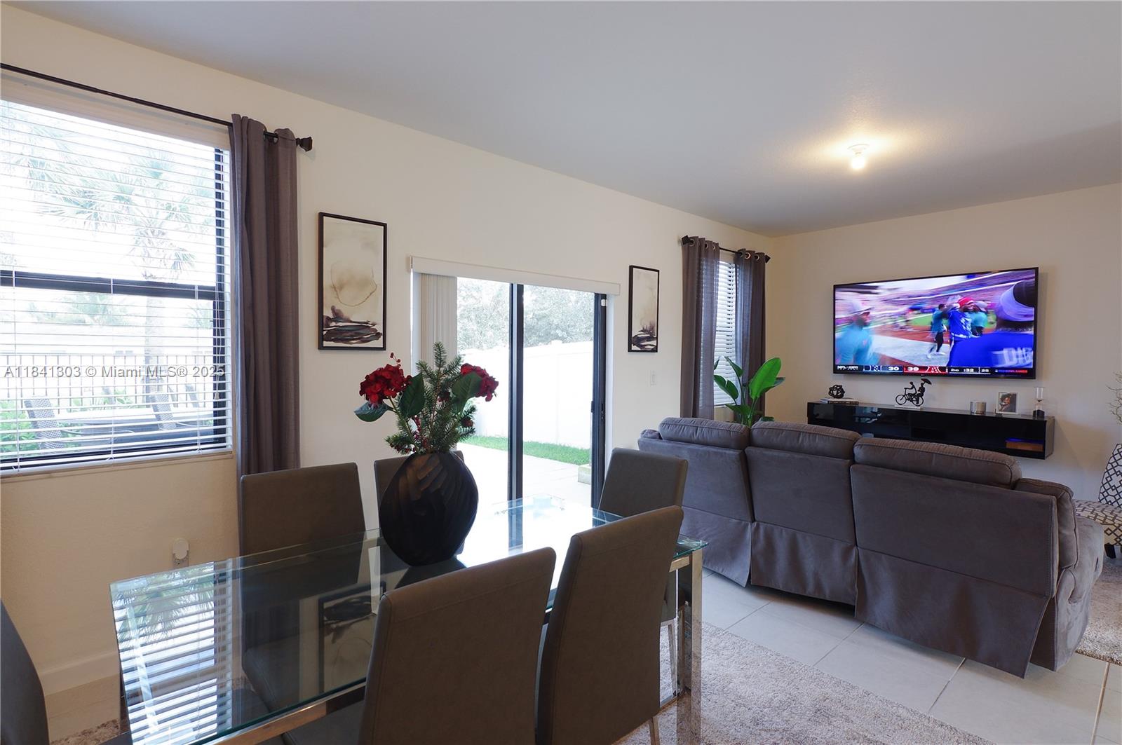 VISTA LAGO - Residential