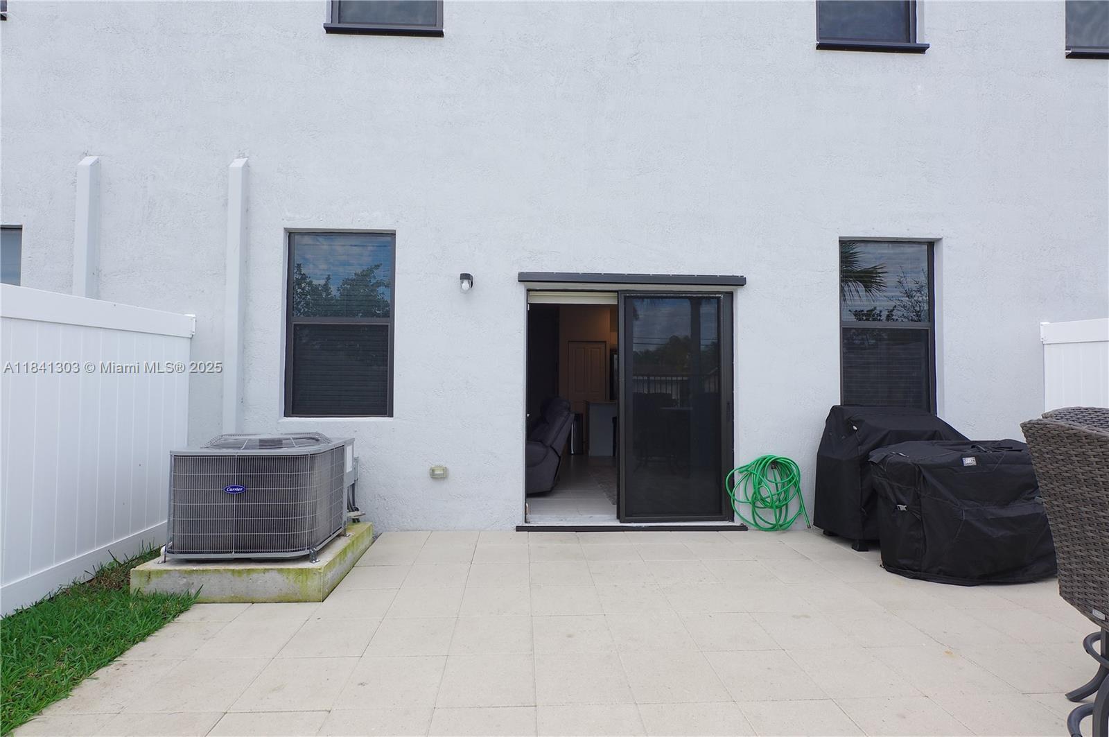 VISTA LAGO - Residential