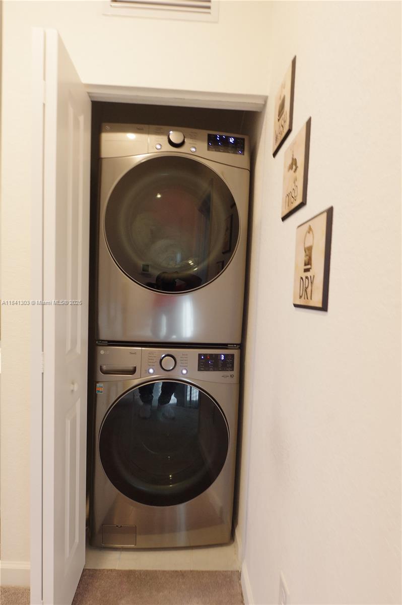 VISTA LAGO - Residential