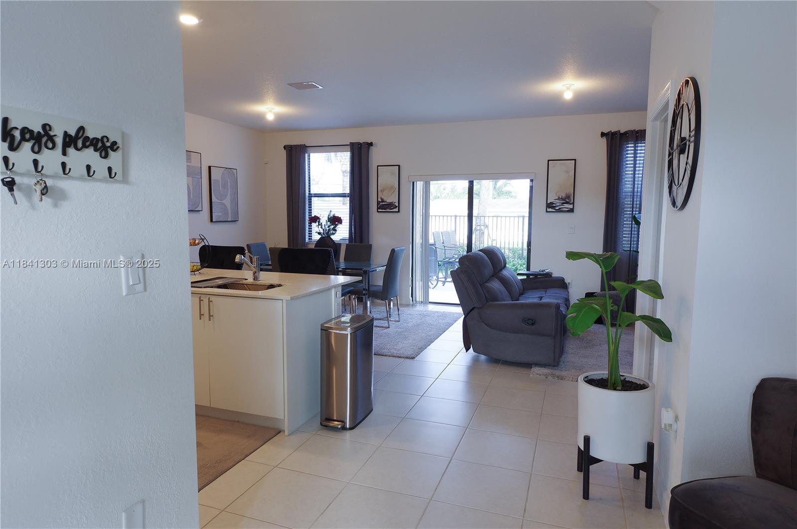 VISTA LAGO - Residential