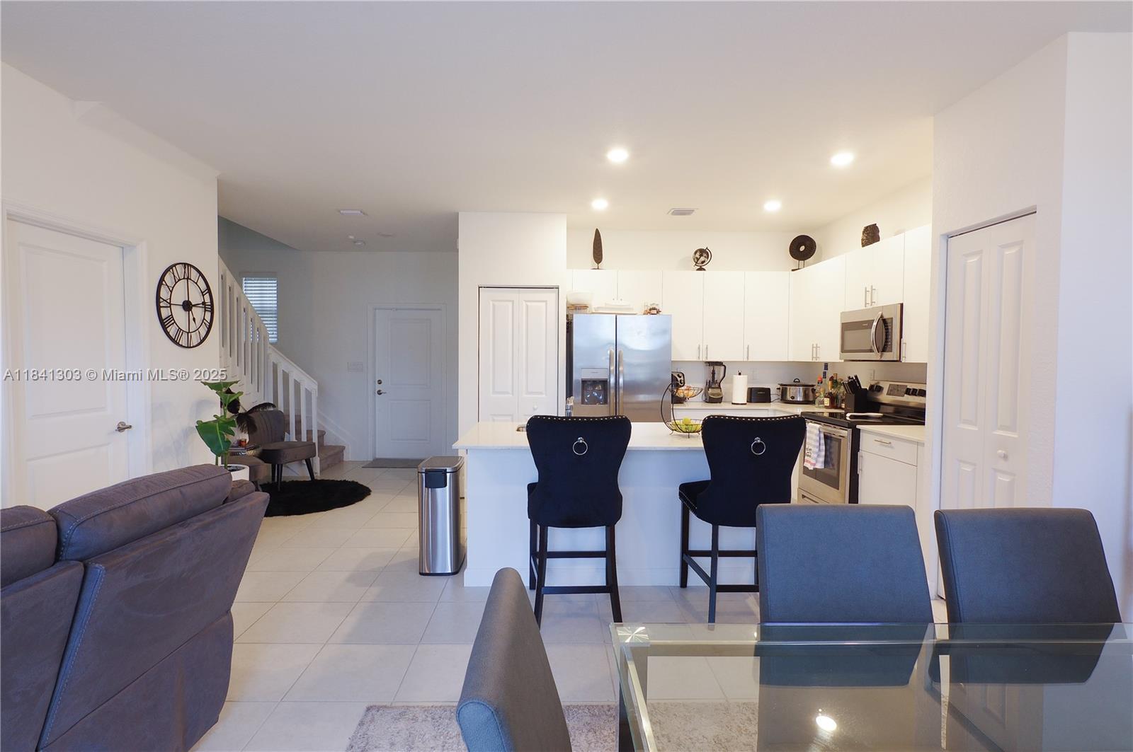 VISTA LAGO - Residential