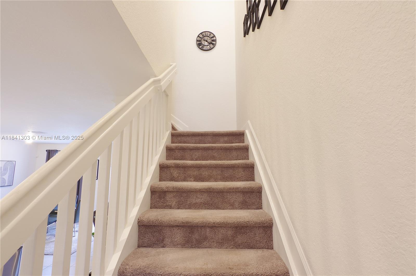 VISTA LAGO - Residential