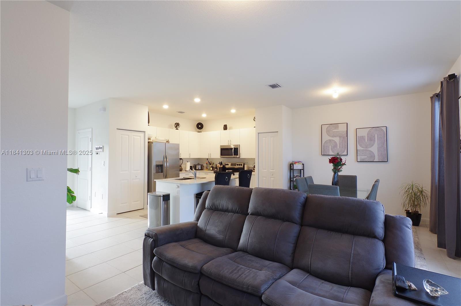 VISTA LAGO - Residential