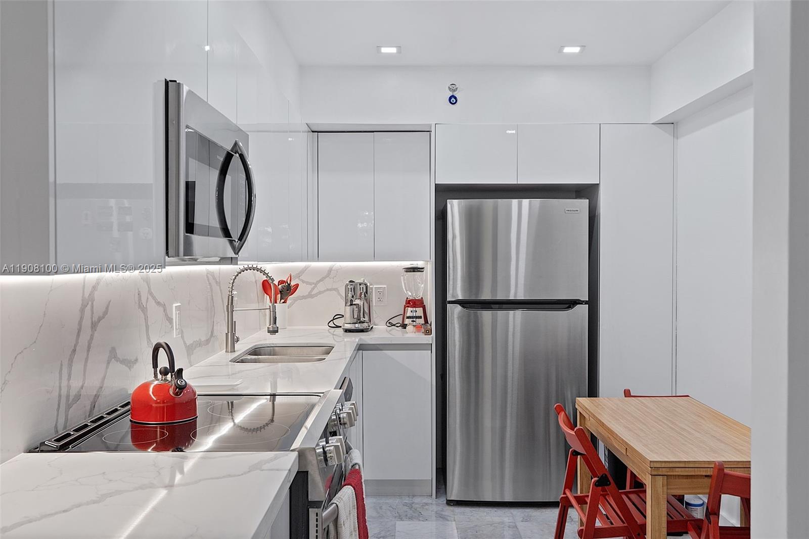 WATERVIEW CONDO - Residential Lease