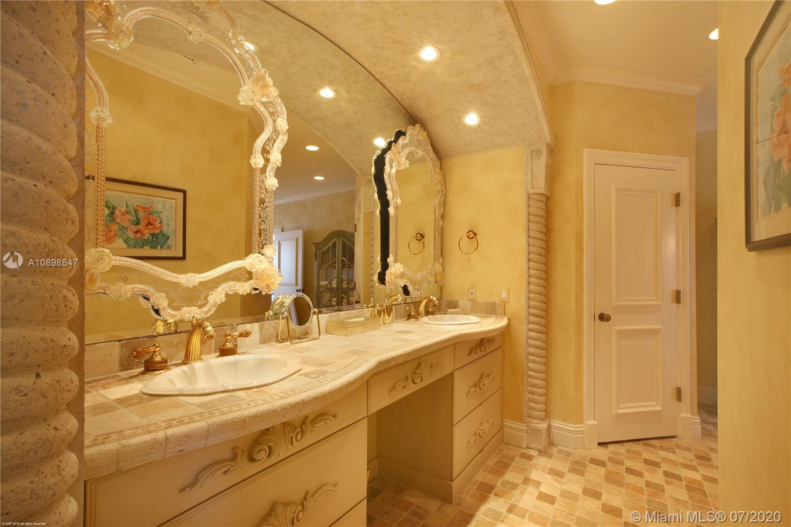 JUPITER ISLAND - Residential