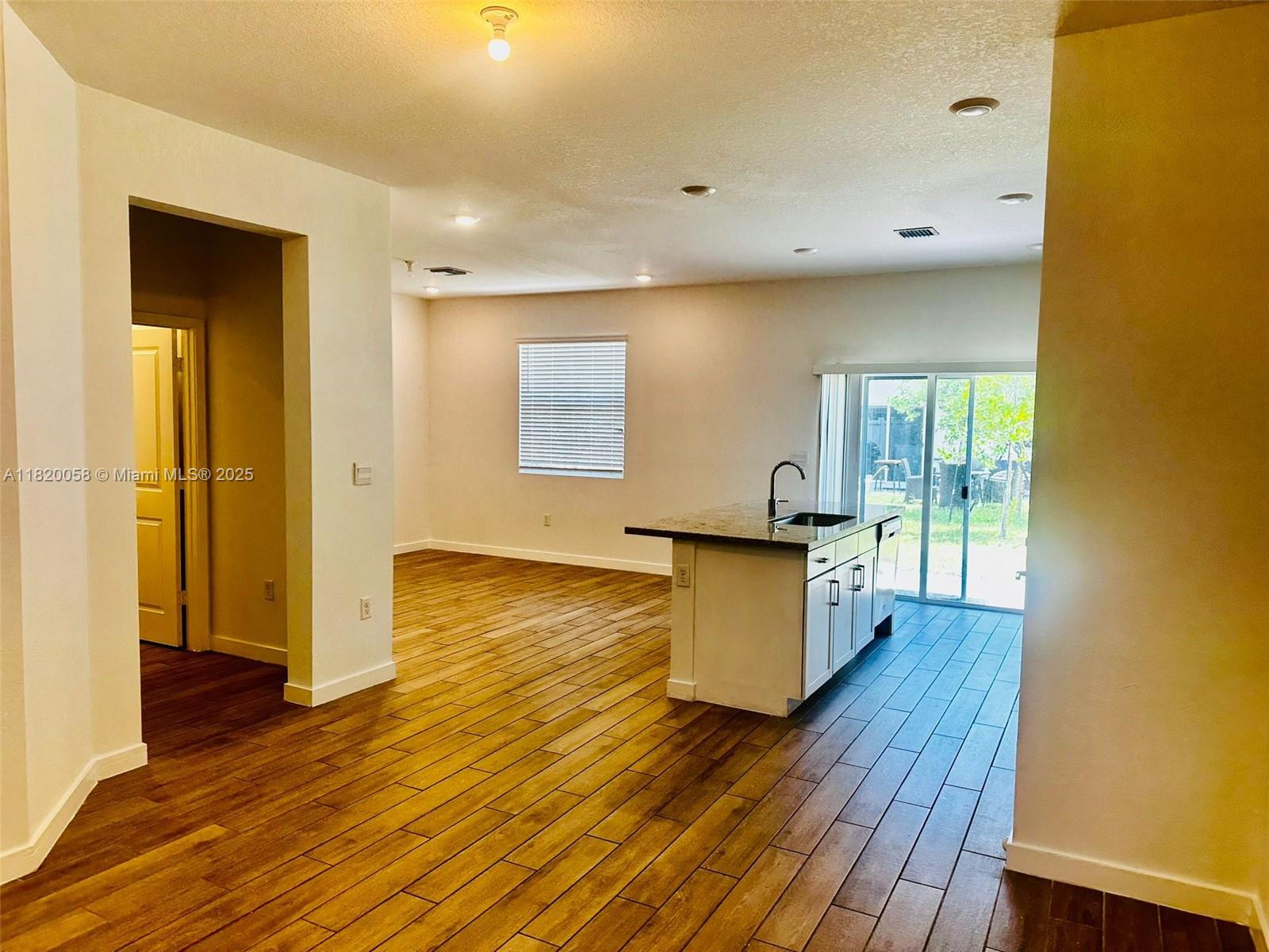 752 SE 17th St, Homestead, FL, 33034/$415,000 4 752 SE 17th St