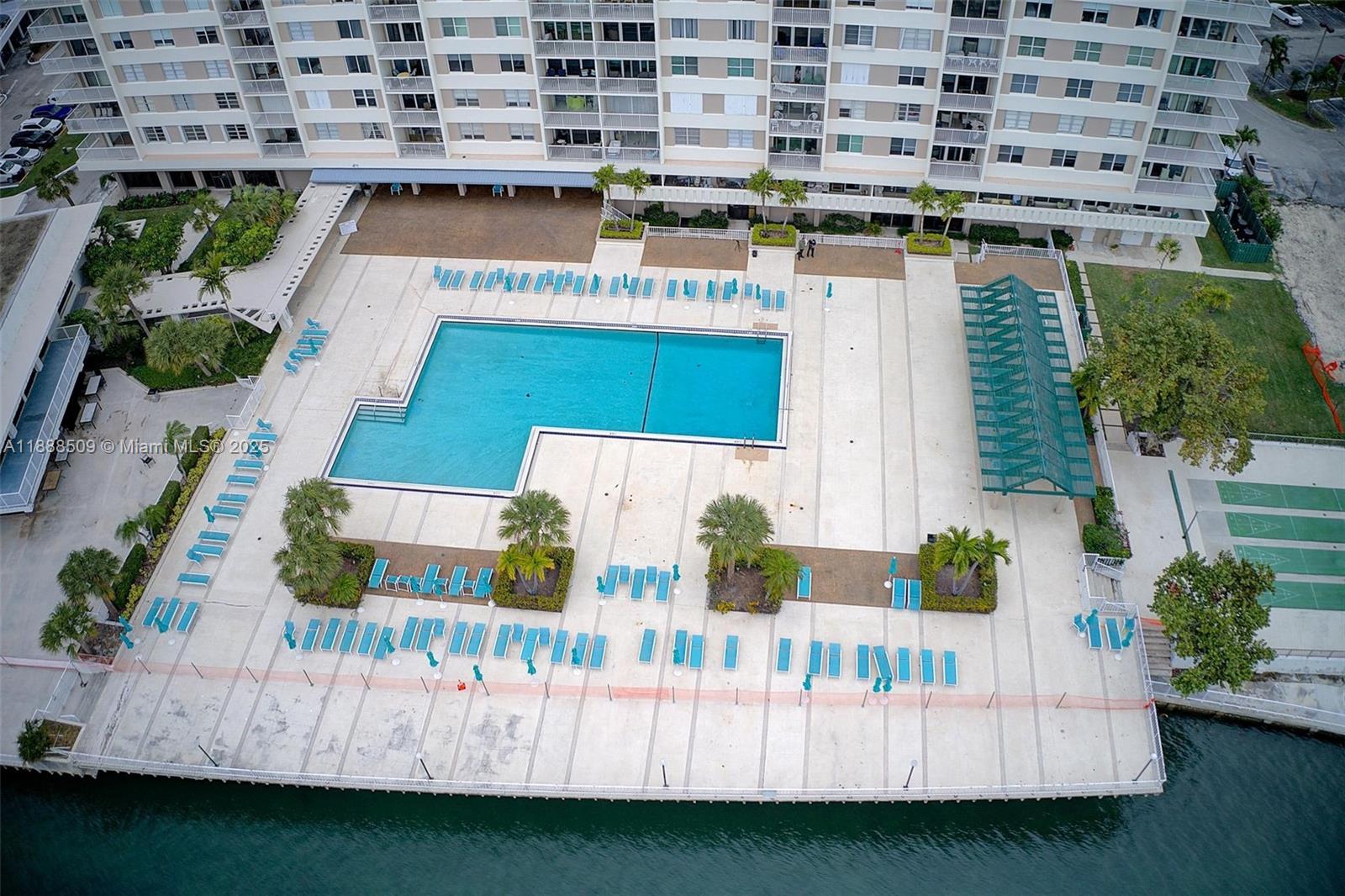 ARLEN HOUSE CONDO - Residential
