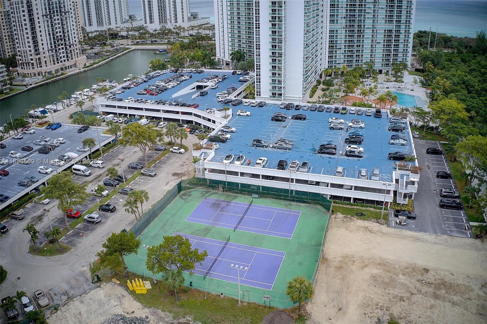 ARLEN HOUSE CONDO - Residential
