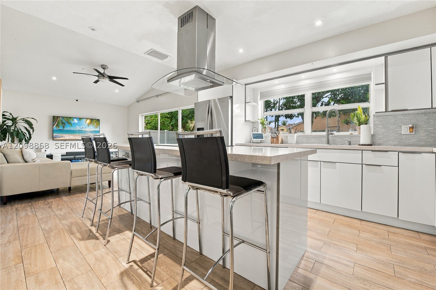 9600 Encino St, Miramar, FL, 33025/$620,000 3 9600 Encino St