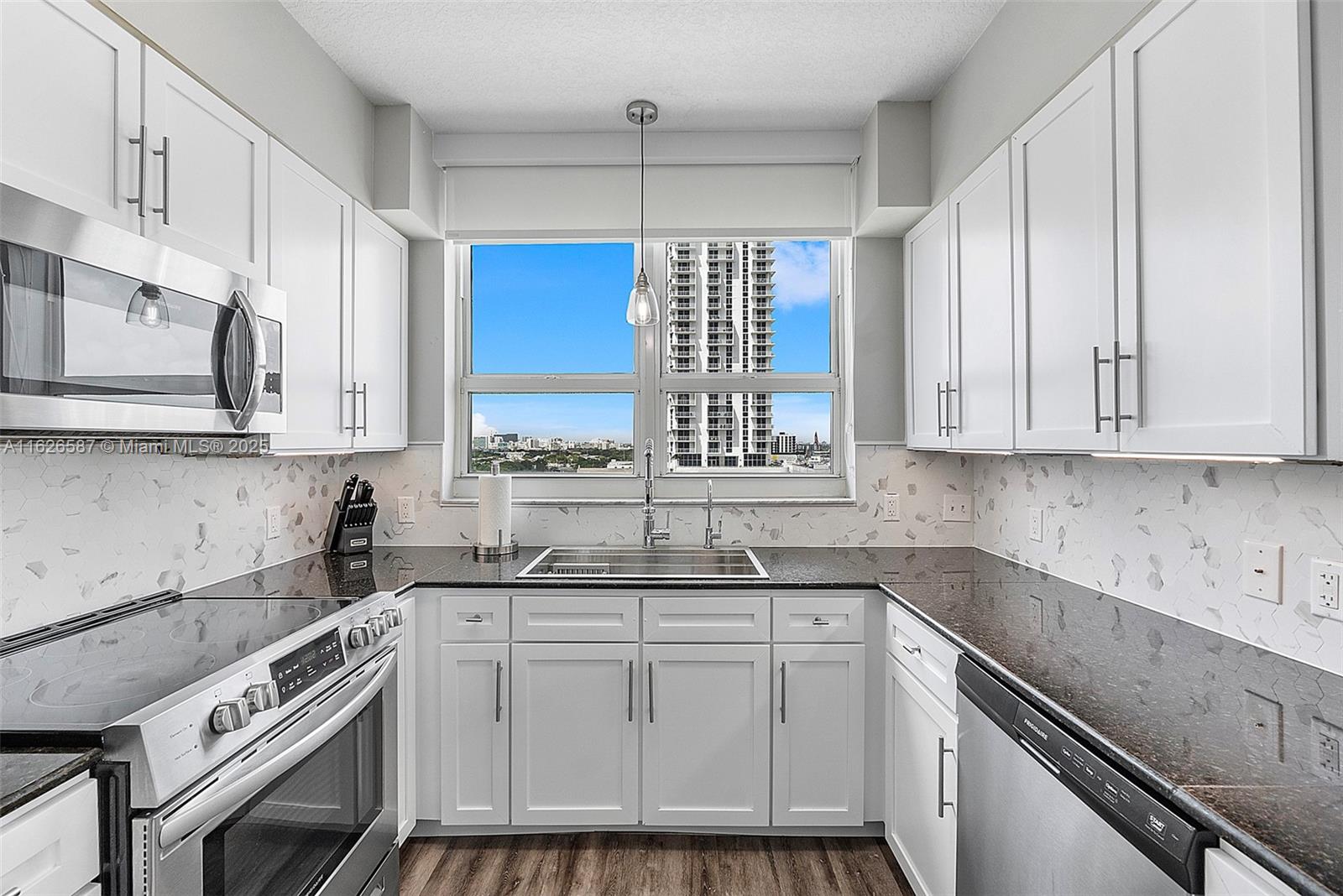 2000 N Bayshore Dr 1401, Miami, Broward County, Florida - 2 Bedrooms  
2 Bathrooms - 