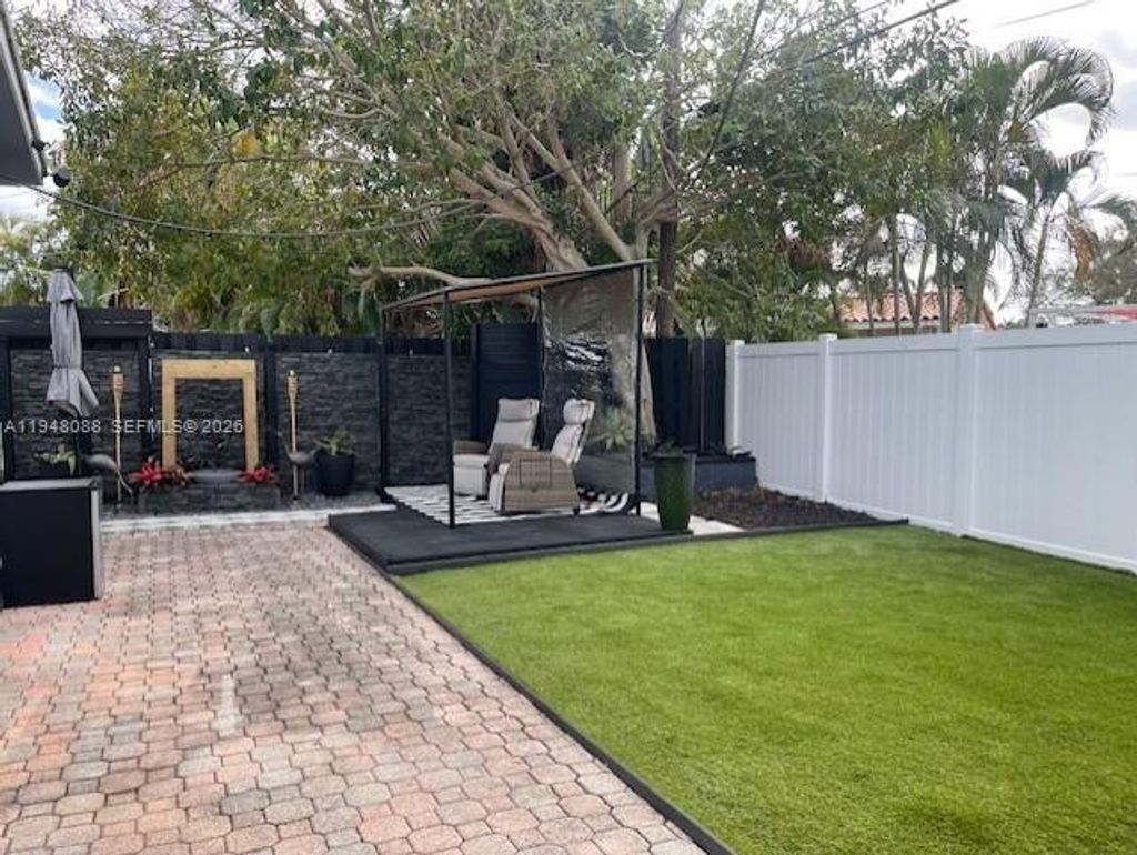 Photo of 5821 NE 18th Ave, Fort Lauderdale, FL 33334 (MLS # A11948088)