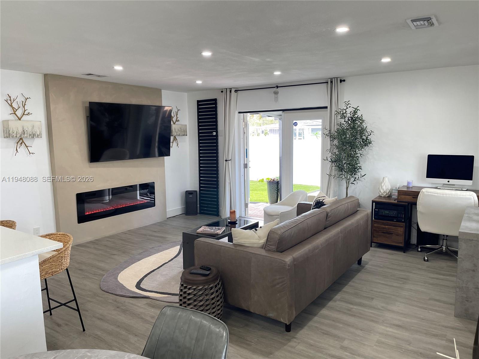 CORAL RIDGE ISLES - Residential Income