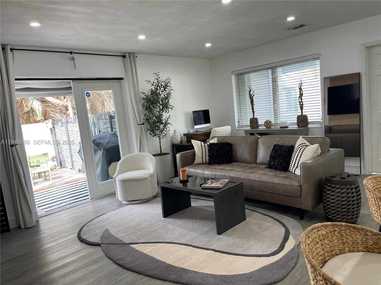 CORAL RIDGE ISLES - Residential Income