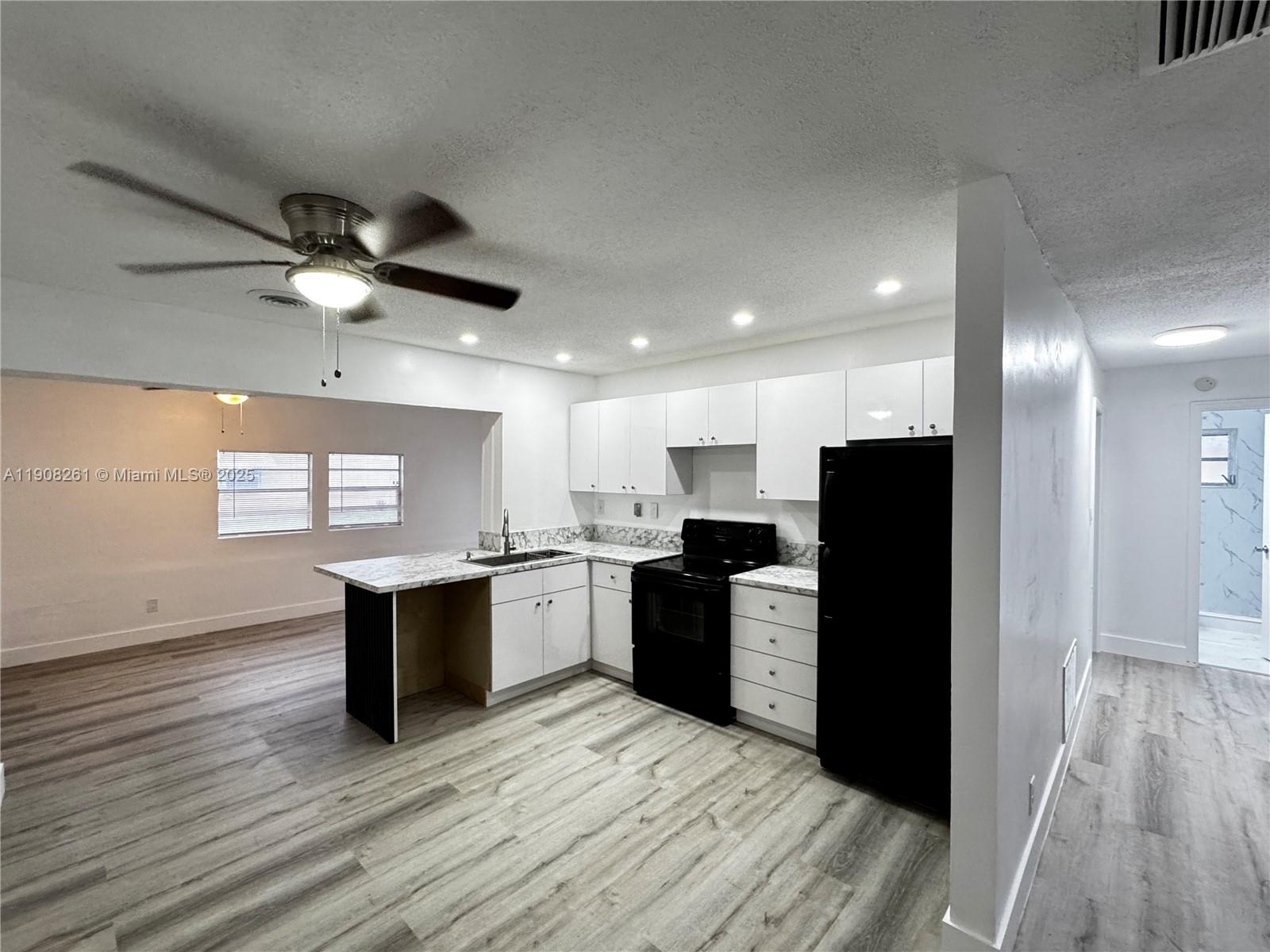 MAINLANDS OF TAMARAC LAKE - Residential Lease