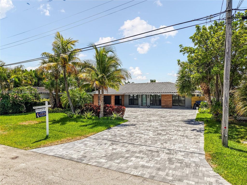 Photo of 2417 NE 18th Ave, Wilton Manors, FL 33305 (MLS # A11859578)