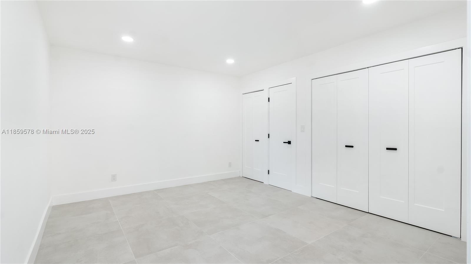 MIDDLE RIVER MANOR - Residential