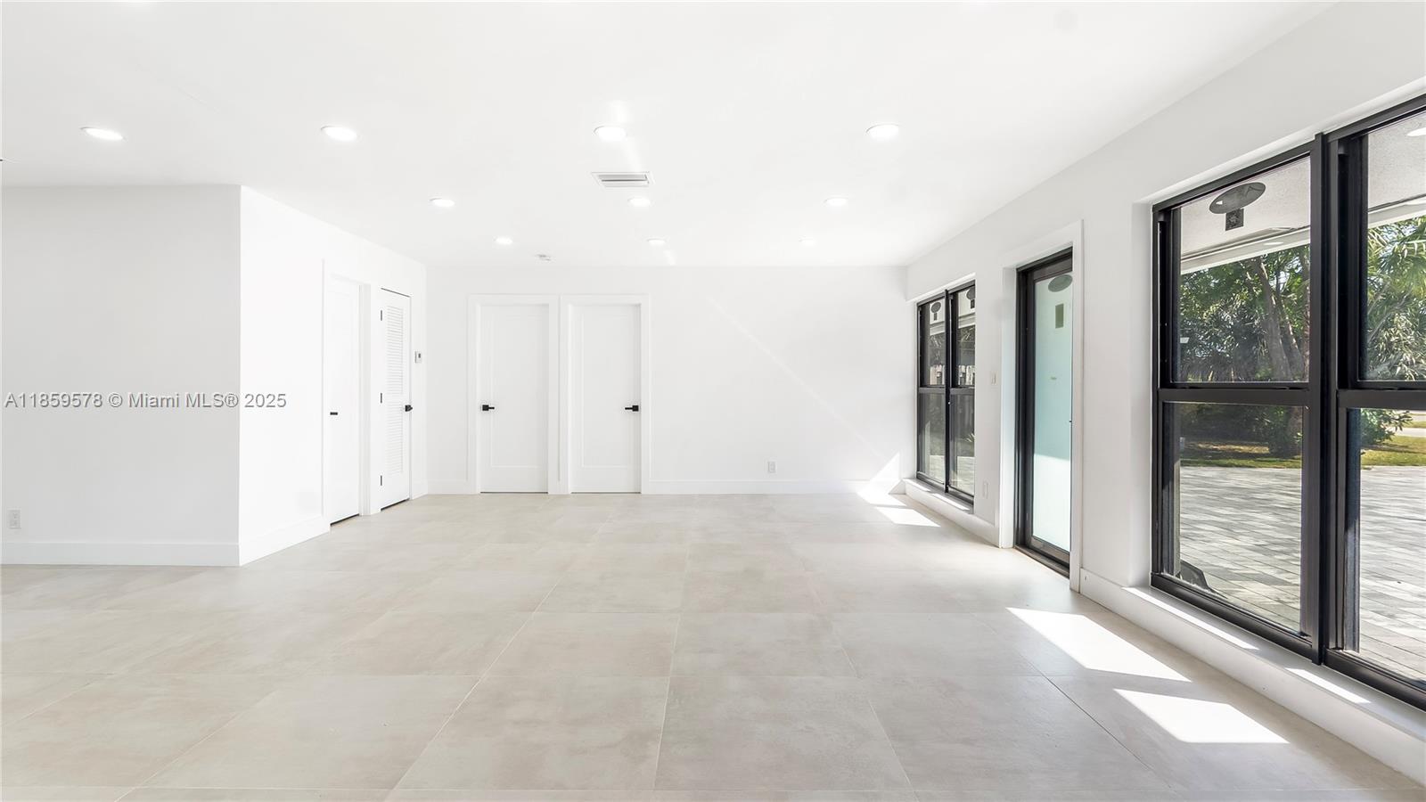 MIDDLE RIVER MANOR - Residential