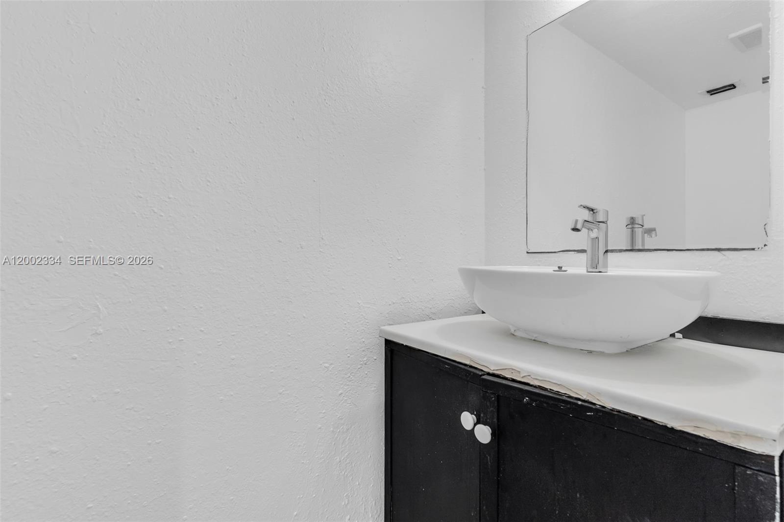 COUNTRY CLUB VILLAS TH CO - Residential