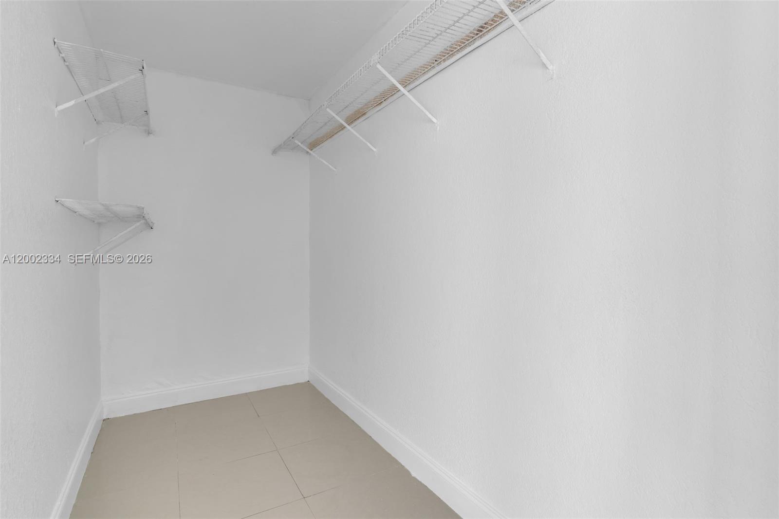 COUNTRY CLUB VILLAS TH CO - Residential