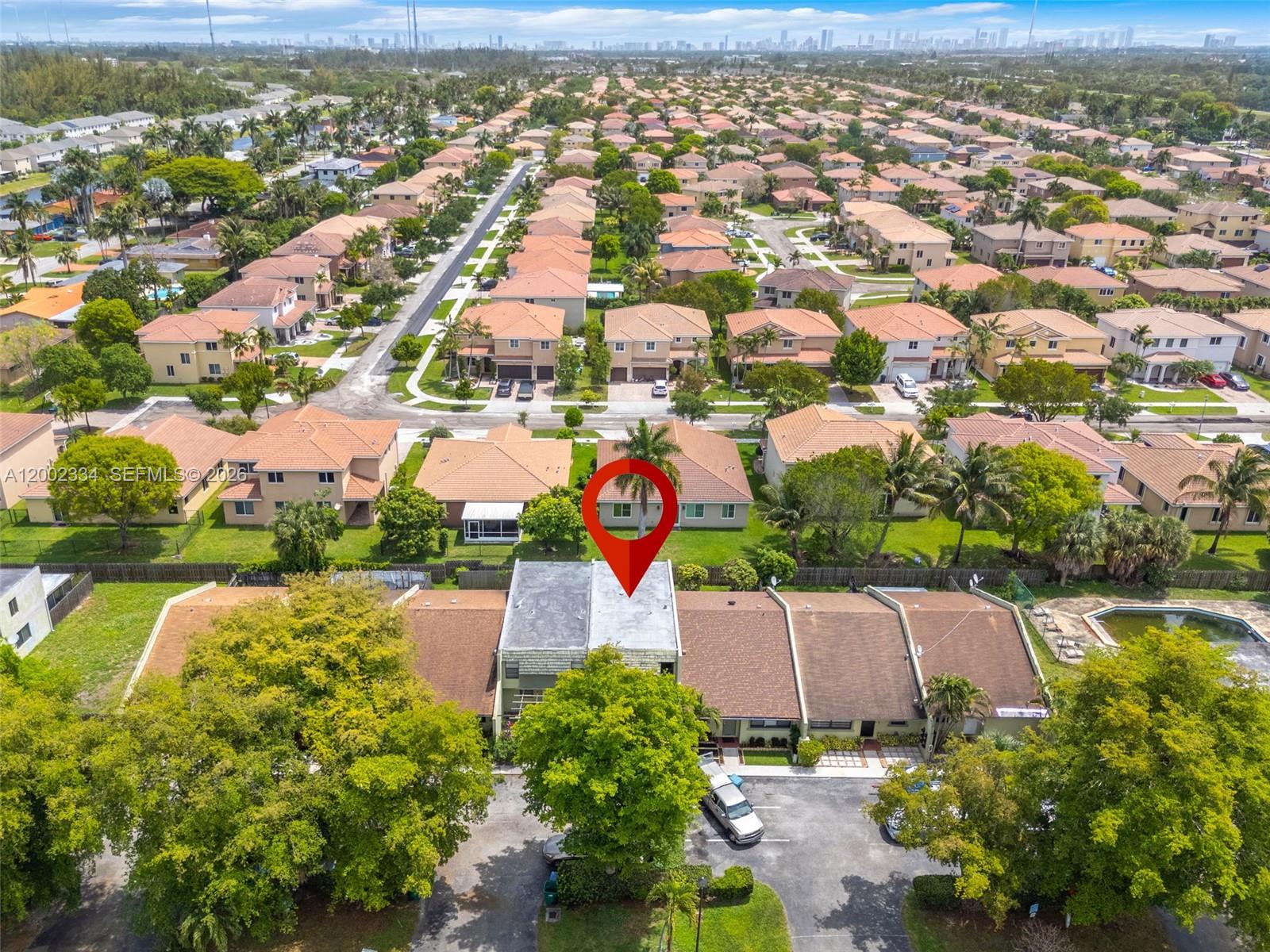 COUNTRY CLUB VILLAS TH CO - Residential